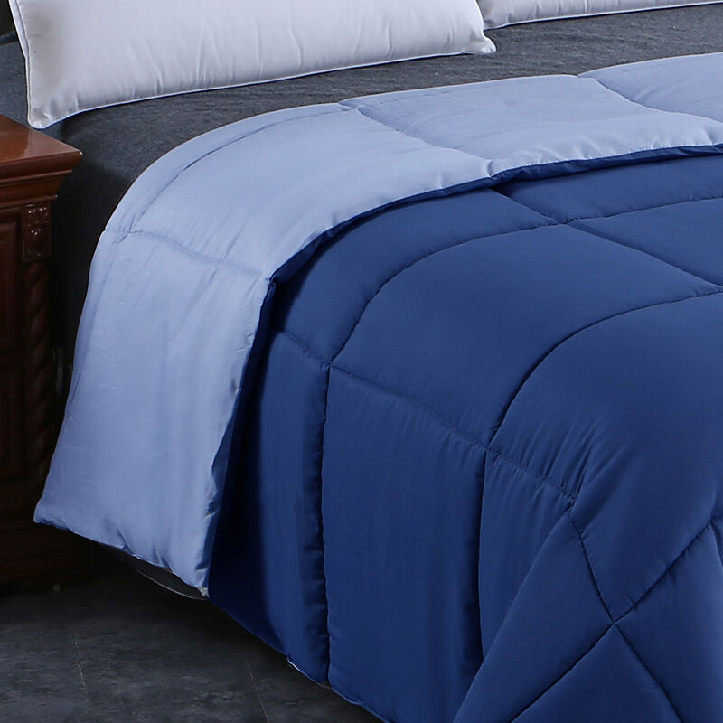 Trapunte (Fronte e retro sono tutti in microfibra tinta unita da 85 gsm, colore a contrasto. Imbottitura in poliestere da 150 gsm. Bordo a coltello e trapuntatura a grandi quadrati)