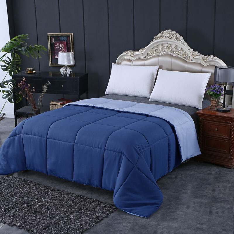 Trapunte (Fronte e retro sono tutti in microfibra tinta unita da 85 gsm, colore a contrasto. Imbottitura in poliestere da 150 gsm. Bordo a coltello e trapuntatura a grandi quadrati)