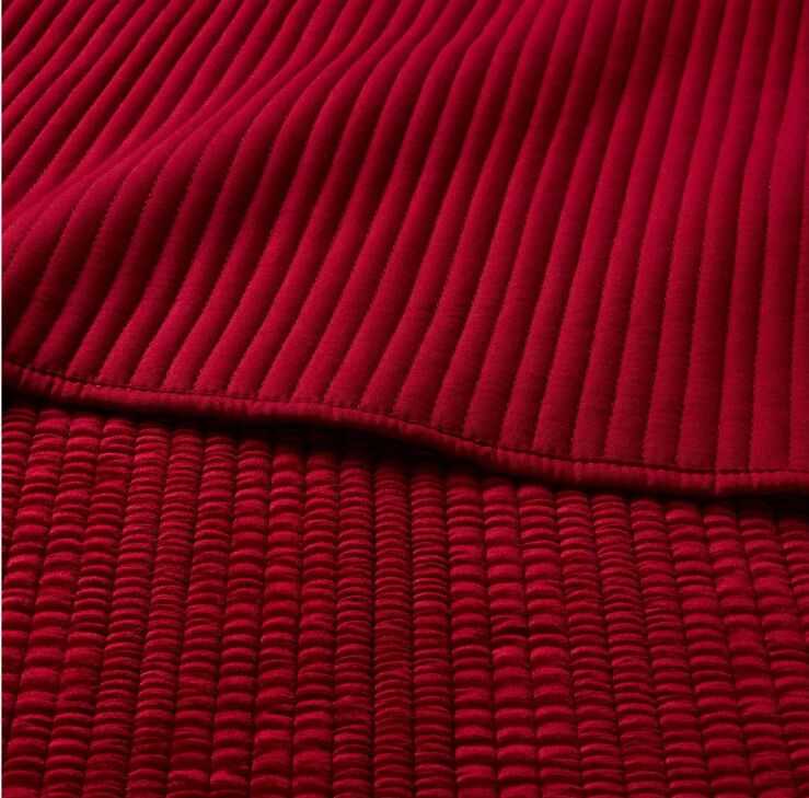 Quilt Set(250gsm flannel crepe,back is 85gsm washed microfiber solid.filling is 150gsm poly.1cm binding with back fabric.0.5”width channel quilt.)