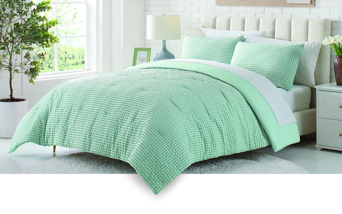 105gsm 100% polyester jacquard quilt comforter+ 85gsm color-matched brushed fabric, filled with 200gsm poly, single-needle point quilting